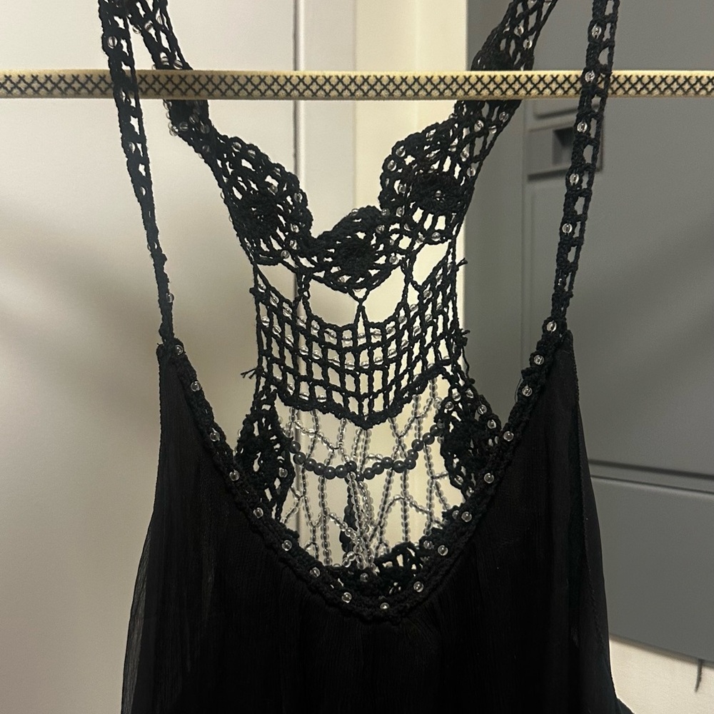 Elegant Black Lace In The Back Number